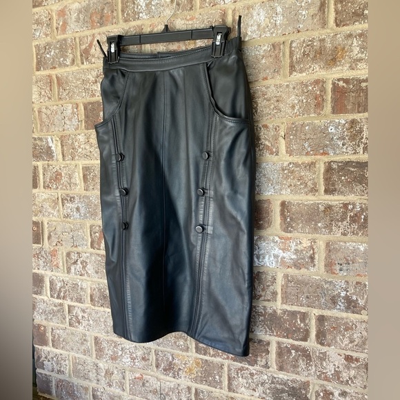 VINTAGE LEATHER SKIRTwith  BACK SLITS Buttons on Front Zipper Elastic Waist Sz 8 - Picture 2 of 13